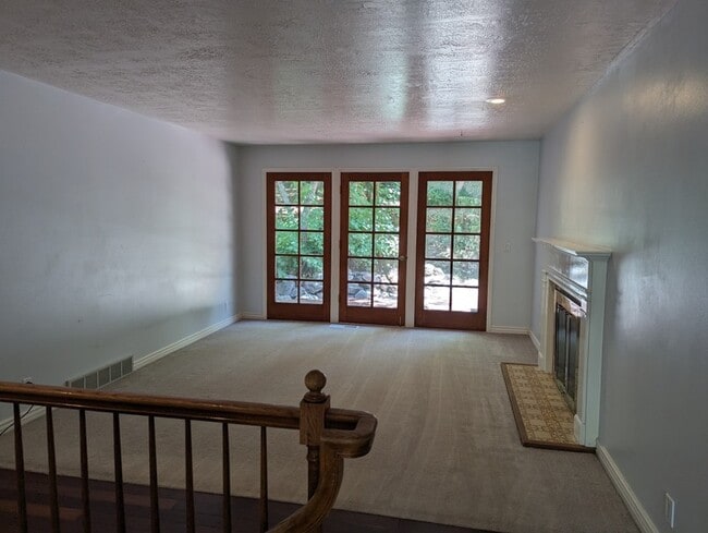 Building Photo - 1806 E Fawn Ln
