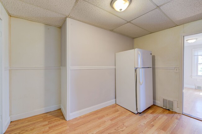 Building Photo - 1 Bedroom house in University City!
