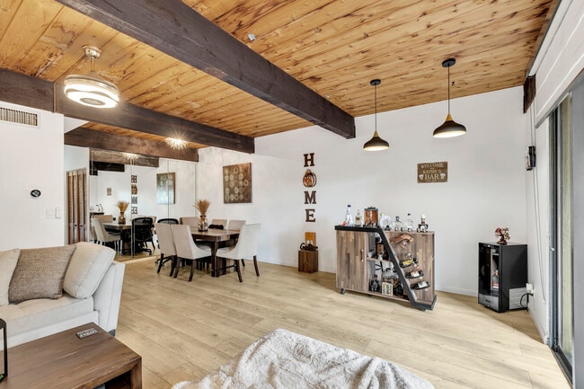 Building Photo - 720 E Coco Plum Cir