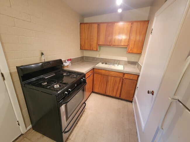 Building Photo - 3423 E Flower St