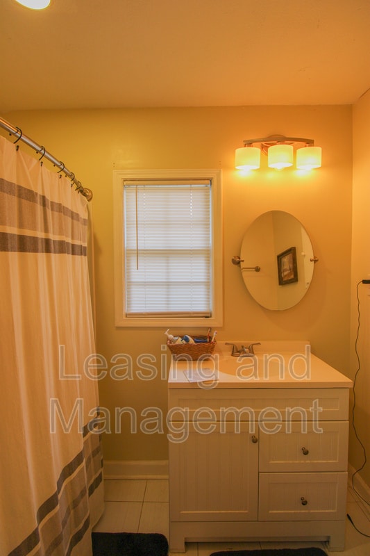 Building Photo - 1709 Mulmar St