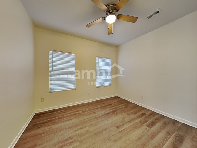 Building Photo - 5 Silverbrook Ct