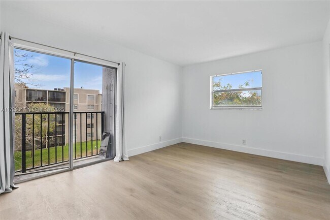 Building Photo - 8540 N Sherman Cir