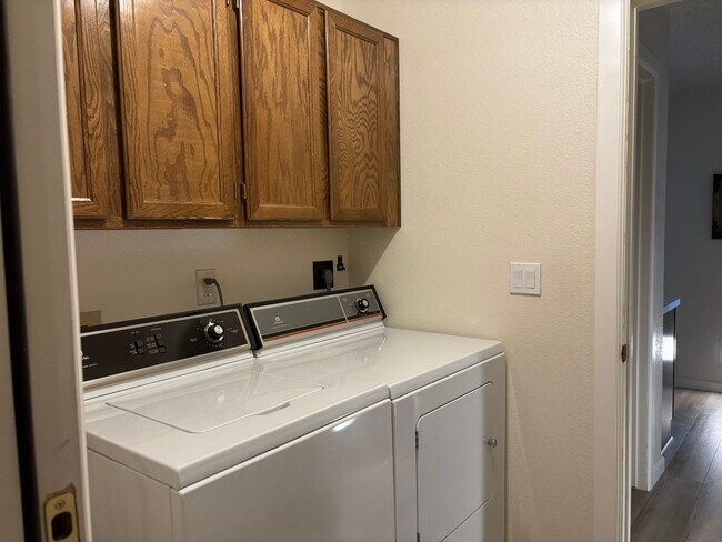 Building Photo - Lovely updated 3 bed 2 bath home in Leisure World a 45+ Active Adul Resort Community. Available J...