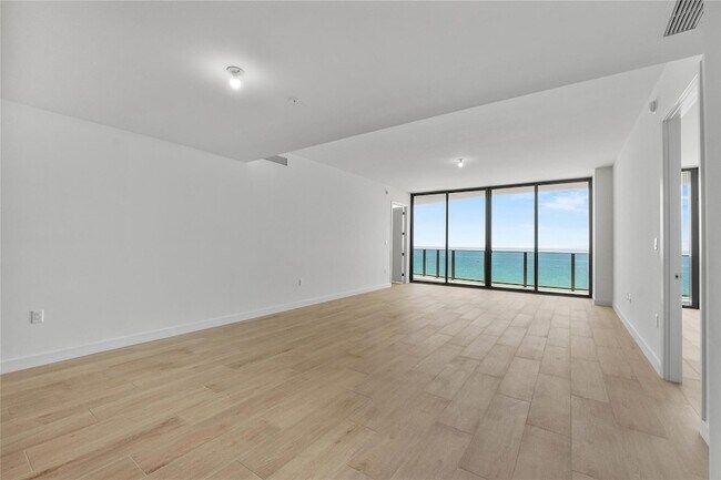 Building Photo - 900 N Ocean Blvd