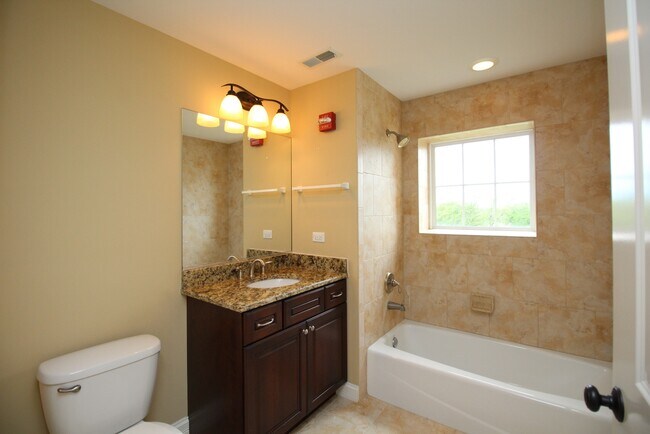 Building Photo - 10765 Clocktower Dr