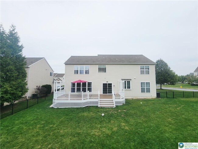 Building Photo - 8858 Pathfinder Rd