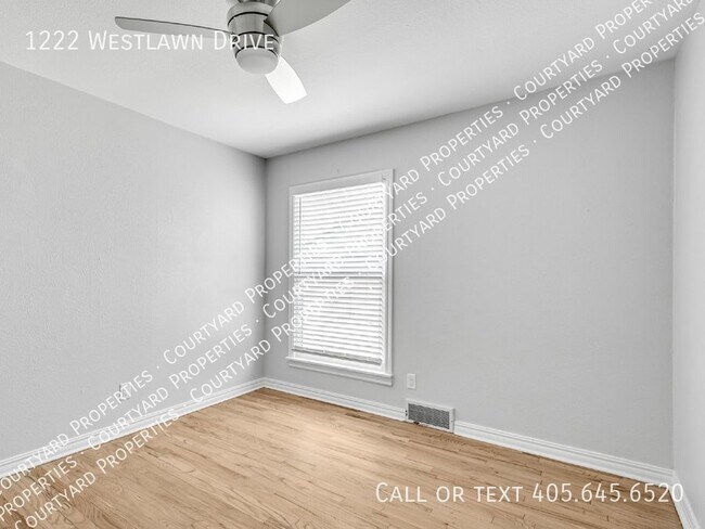 Building Photo - 1222 Westlawn Dr