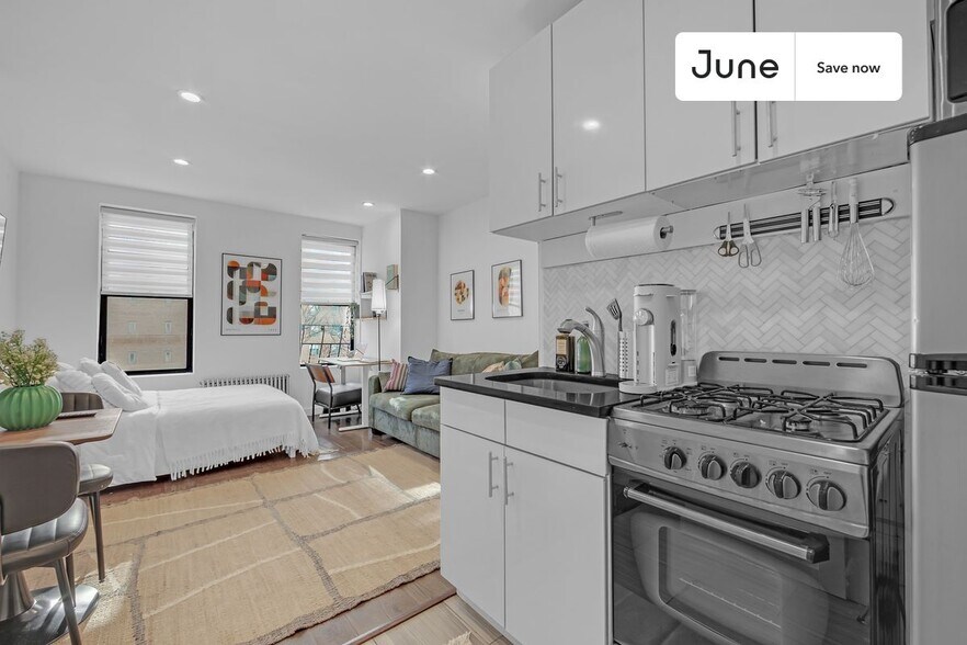 Building Photo - 534 E 14th St