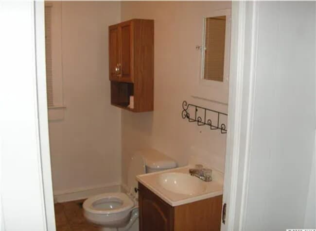 Building Photo - 401 Celia St