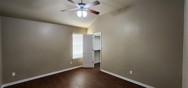 Building Photo - 3 Bed / 2 Bath Duplex - Bunny Trail Area - Text 201-231-7228