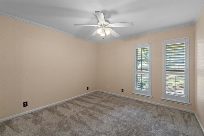 Building Photo - 10305 Caracara Dr