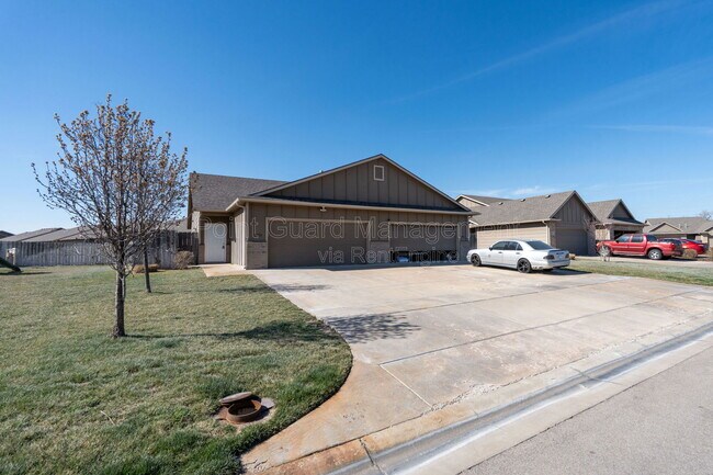 Building Photo - 3412 E Aster St