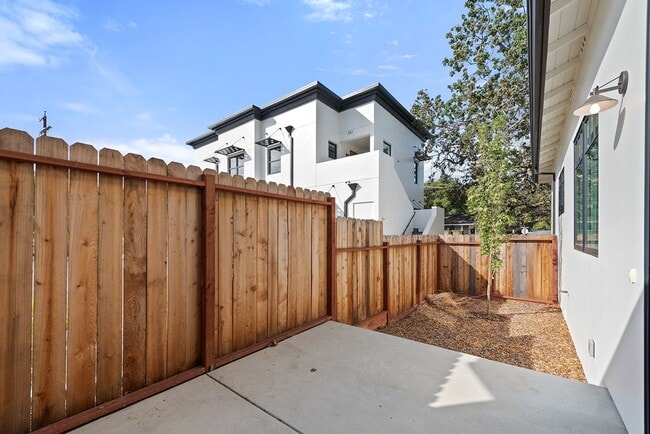 Building Photo - Luxury Home– Central Sebastopol – Close to everything – Best in Class