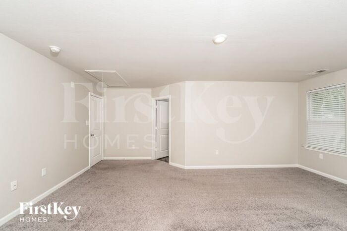 Building Photo - 6986 Rebecca Ln