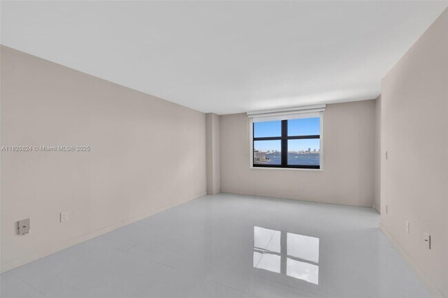 Building Photo - 2333 Brickell Ave