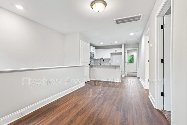 Building Photo - 2645a Bell St