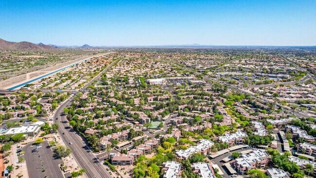 Building Photo - 2-bedroom 2 bath condo in Gated Community ...