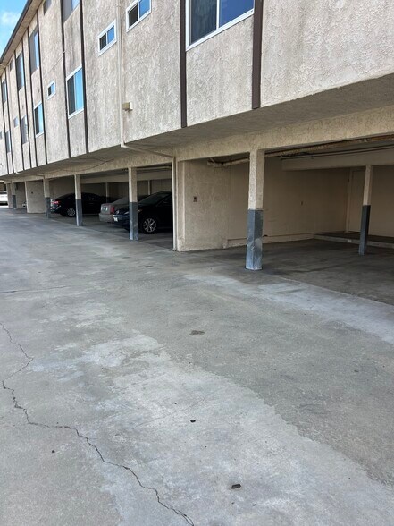 Building Photo - 15116 S Raymond Ave