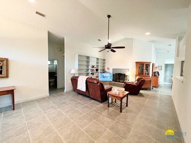Building Photo - Custom home in the heart of Fort Walton Be...