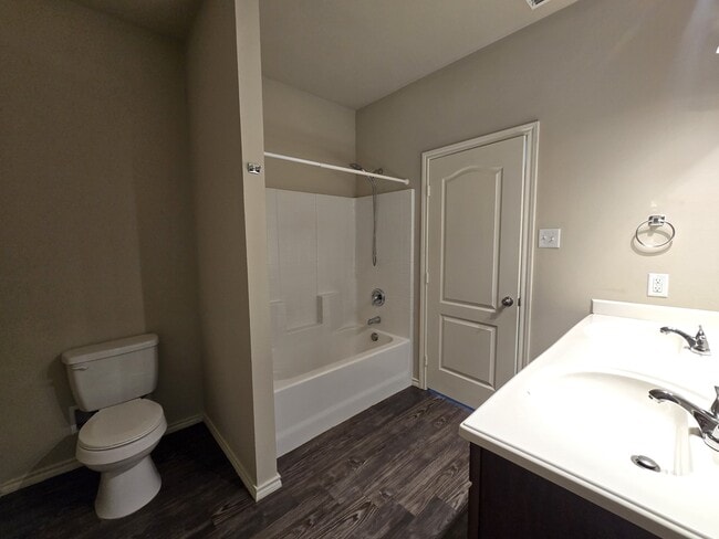 Building Photo - 322 Ambrose Avenue