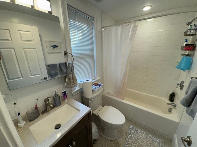 Building Photo - BEAUTIFUL UNIT IN CAMBRIDGE!!!!!!!!!!!