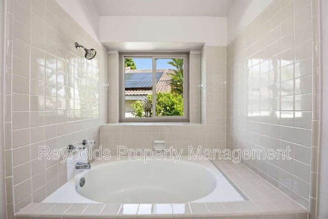 Building Photo - 9462 Pipilo St