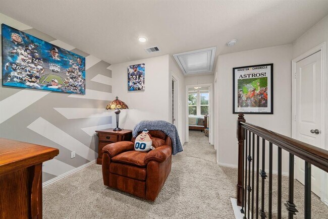 Building Photo - 5003 Lehman Oaks Dr