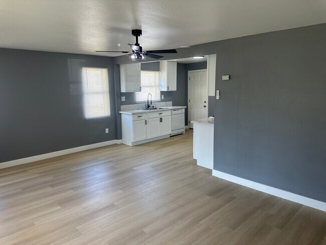 Building Photo - SMRSB