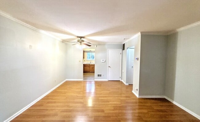 Building Photo - 2324 Woodbrook Cir N