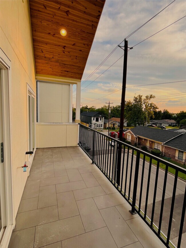 Building Photo - 3802 Yale St