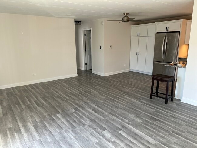 Building Photo - 10611 Parkside Ave