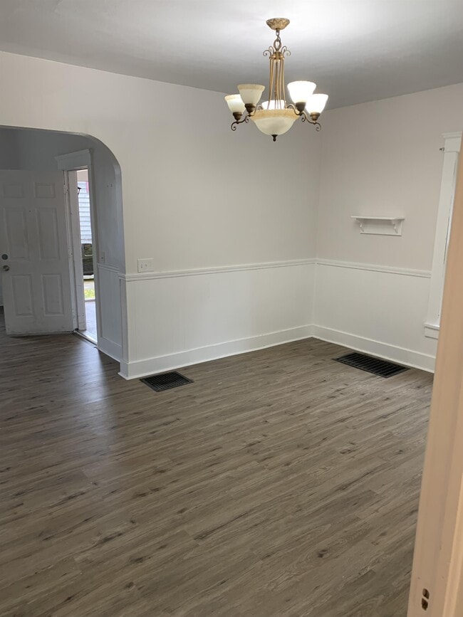 Building Photo - 412 Park St