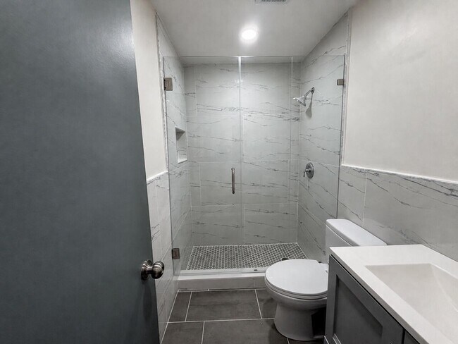 Building Photo - 13165 Chadwick Ct