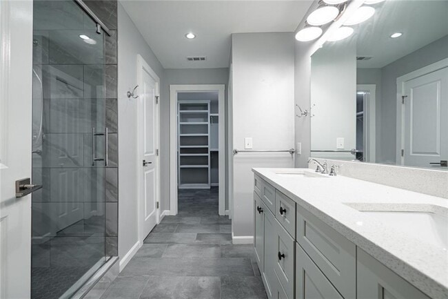 Building Photo - 2470 Landeau Cir