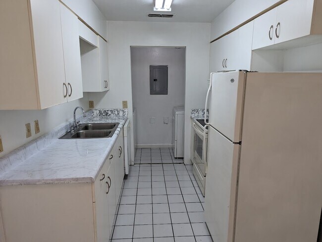 Building Photo - 3600 SW 23rd St