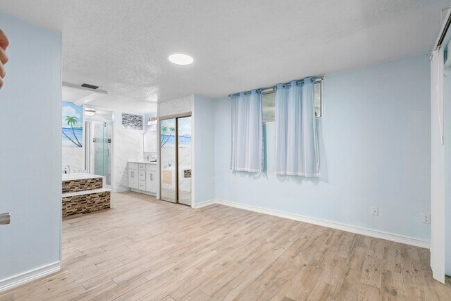 Building Photo - 10637 Deergrass Ln