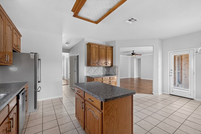 Building Photo - Spacious 4-Bedroom Home with Bonus Room and Large Backyard in Caruth Lake