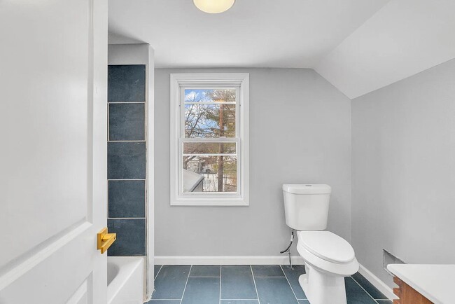 Building Photo - 5595 Cadieux Rd