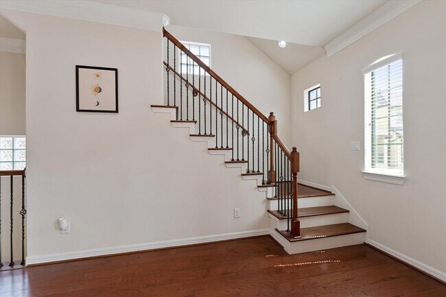 Building Photo - 5502 Lunia Ln