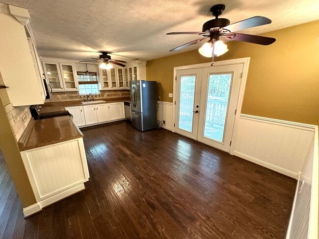 Building Photo - 5518 Thompson Dr