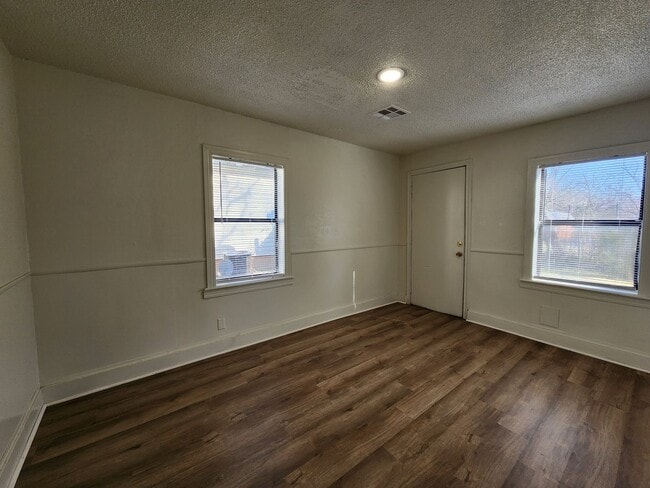 Building Photo - Cute 2 bed 1 bath house in Shawnee