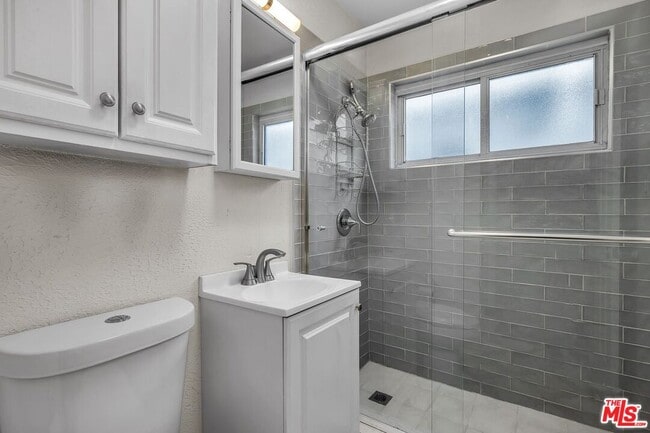 Building Photo - 130 Montreal St