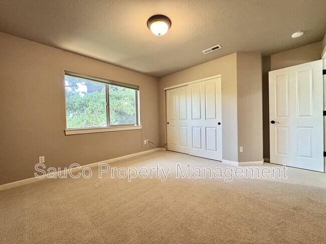 Building Photo - 7182 NE Rockridge Pl