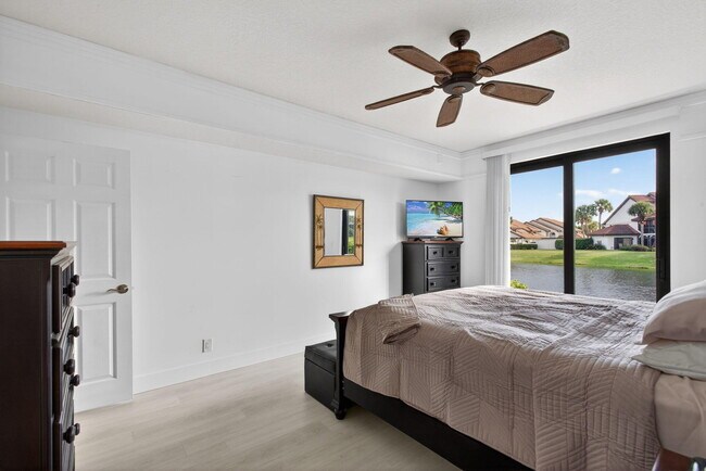 Building Photo - 3940 Back Bay Dr