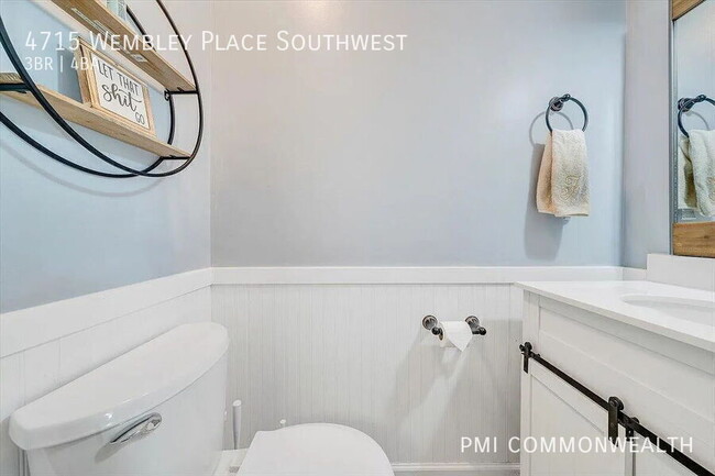 Building Photo - 4715 Wembley Pl SW