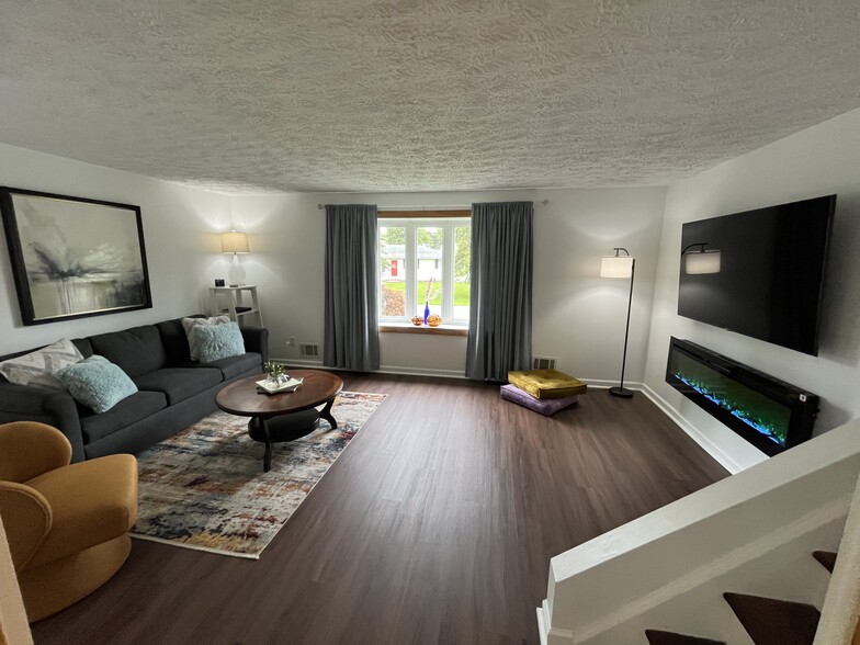 Living Room - 288 Downsview Dr