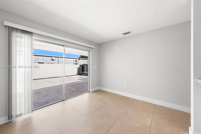 Building Photo - 31 NW 108th Ct