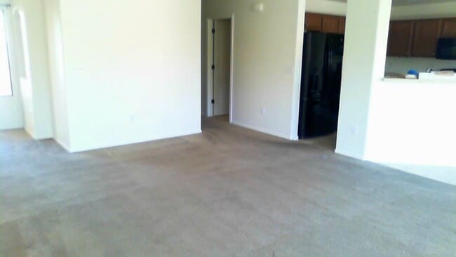 Building Photo - Unfurnished  1 loft -  2 car garage -  3 b...