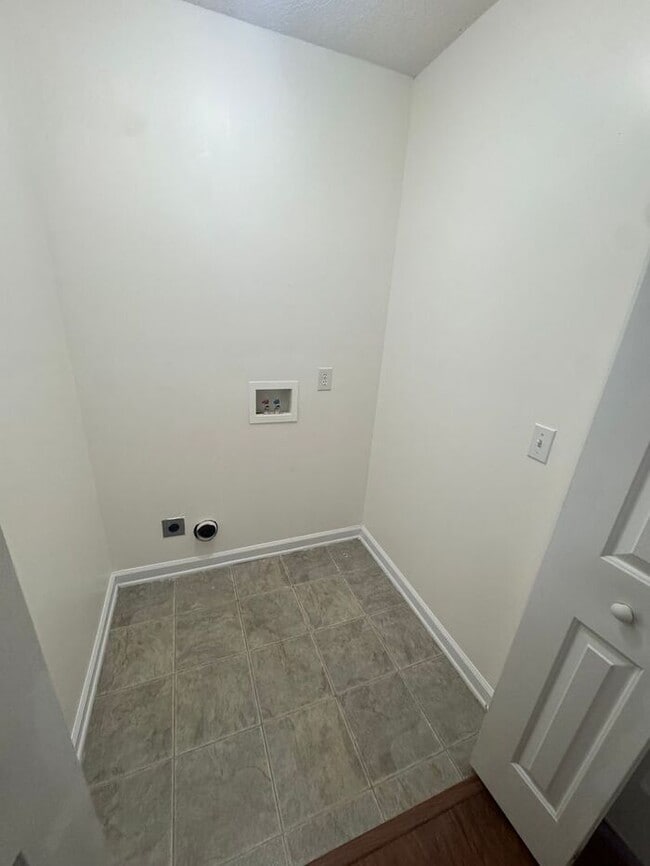 Building Photo - Beautiful 3BR 2BA Home w/ Fenced Backyard • At the end of Cul-De-Sac • Driveway Parking in Gaston